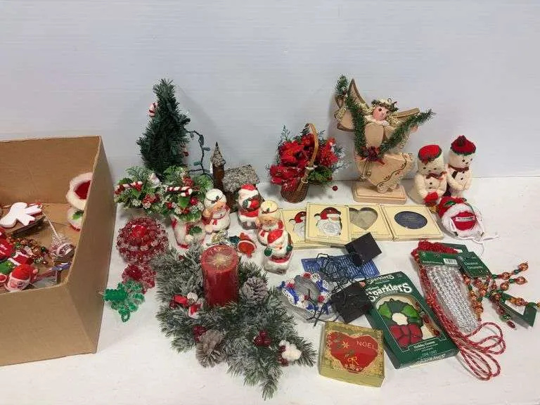Assortment of misc Christmas decor
