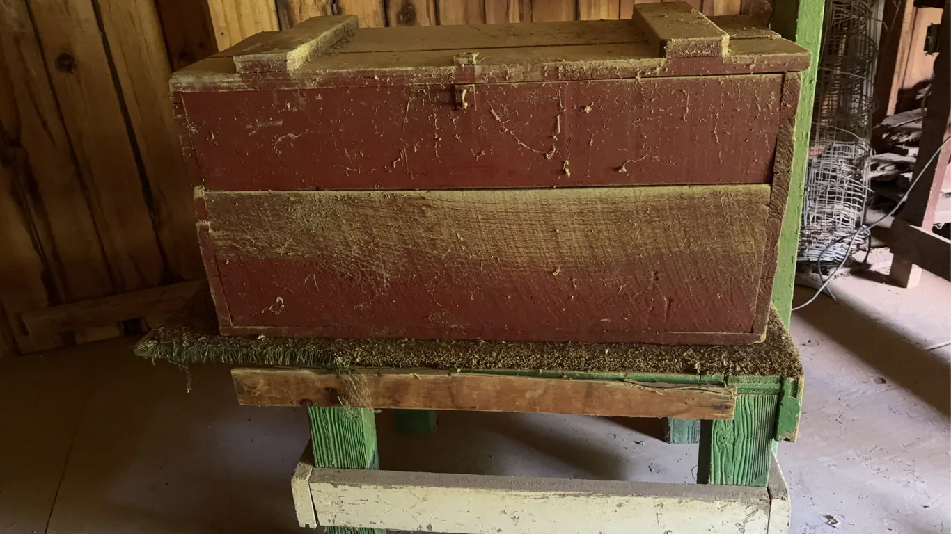 Wooden box and Finish Stand For Sheep, Goats, Small Animals for 4H and Fair