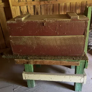 Wooden box and Finish Stand For Sheep, Goats, Small Animals for 4H and Fair