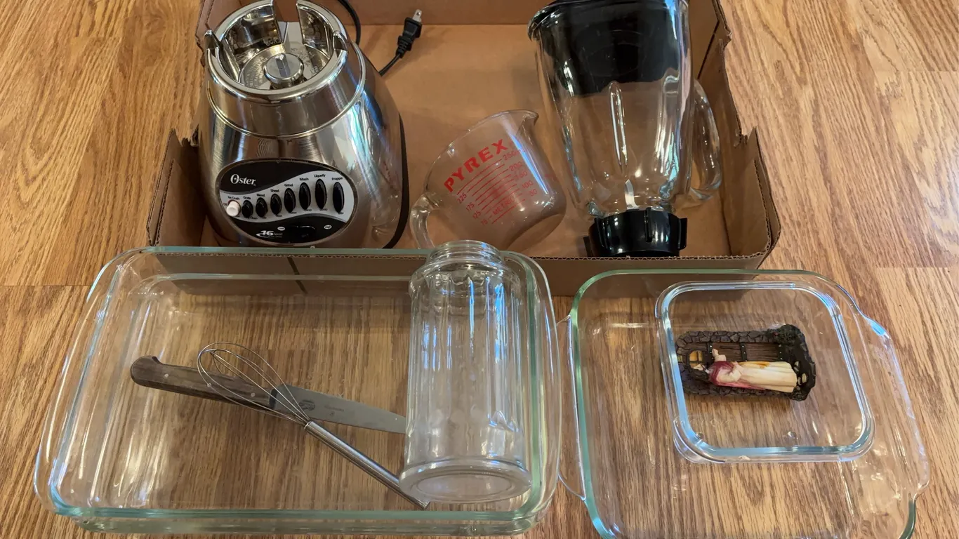 Pyrex cookware & blender