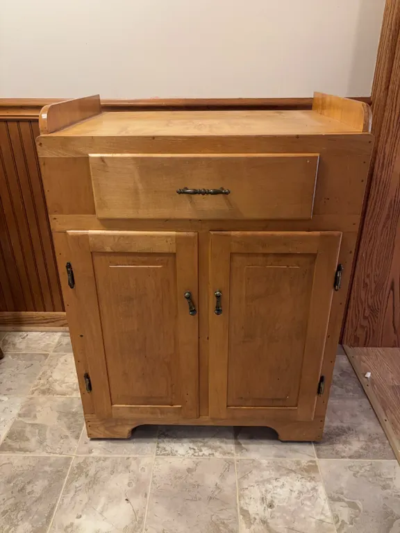 Cabinet ( 19�W x 27�L x 36.5H )