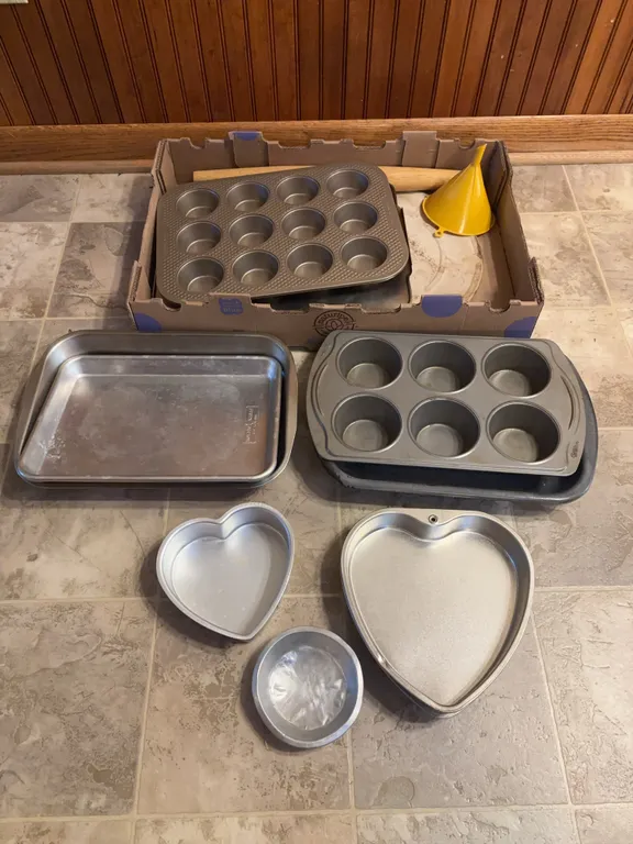 Miscellaneous kitchenware