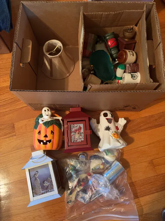 Assorted decor