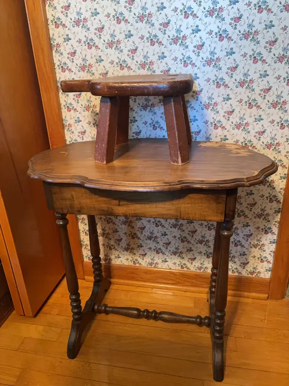 Wooden stool & stand ( stand is 17�W x 28.5�L x 26.5�H )