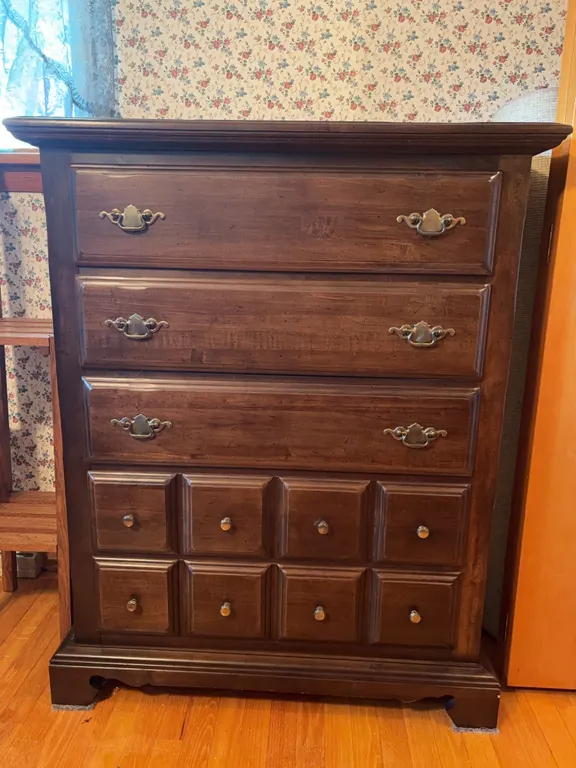 Chest of drawers ( 20.5�W x 38�L x 47.5H )