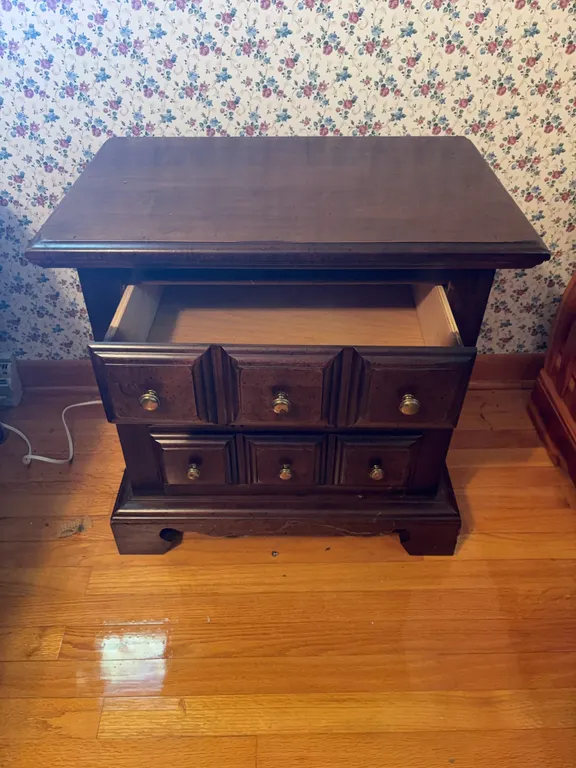 Night stand ( 16�W x 25�L x 25.5�H )