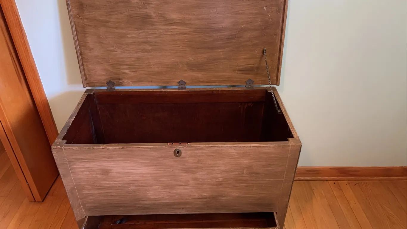 Chest/stand 18�W x 37.5L x 29�H