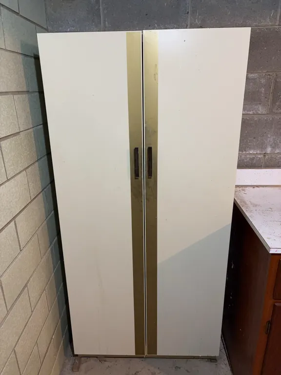 Metal cabinet