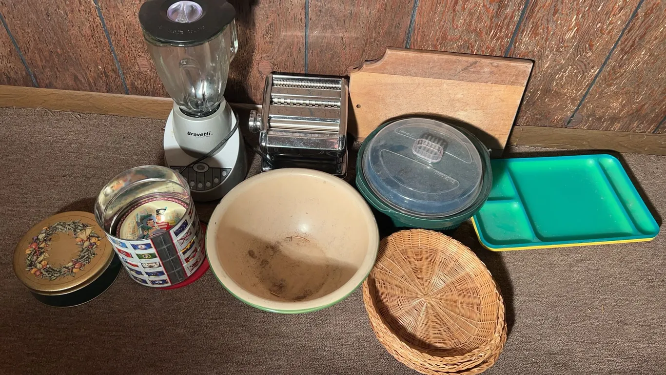 Kitchen Items & Tins Including Bravetti Blender, Cutting Board, Tins, Ampia Pasta Maker & More