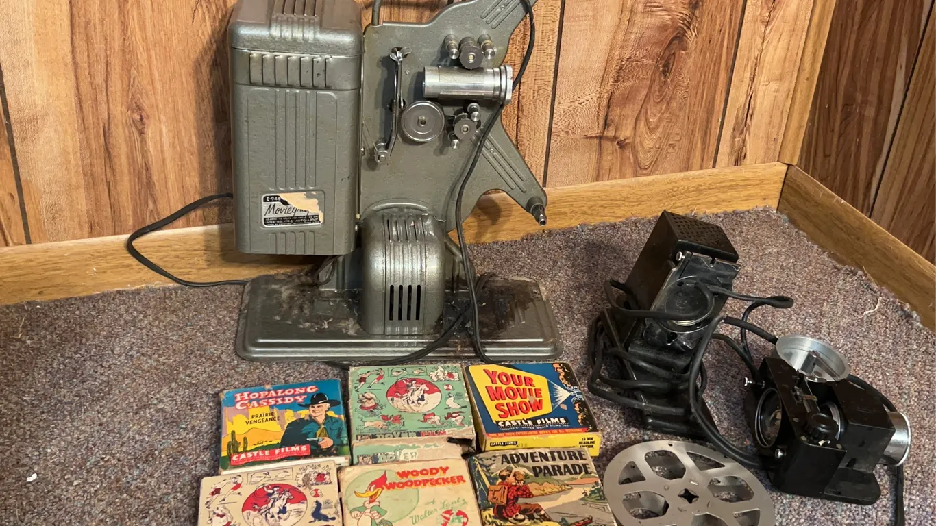 Vintage Keystone Moviegraph Model E-946 Film Projector W/ Lots of Vintage Film