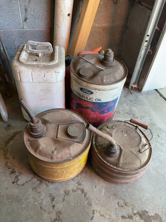 Gas jugs and hydraulic can