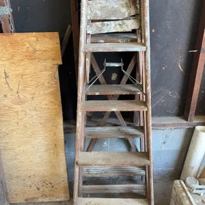 (2)- 4� wooden stepladders