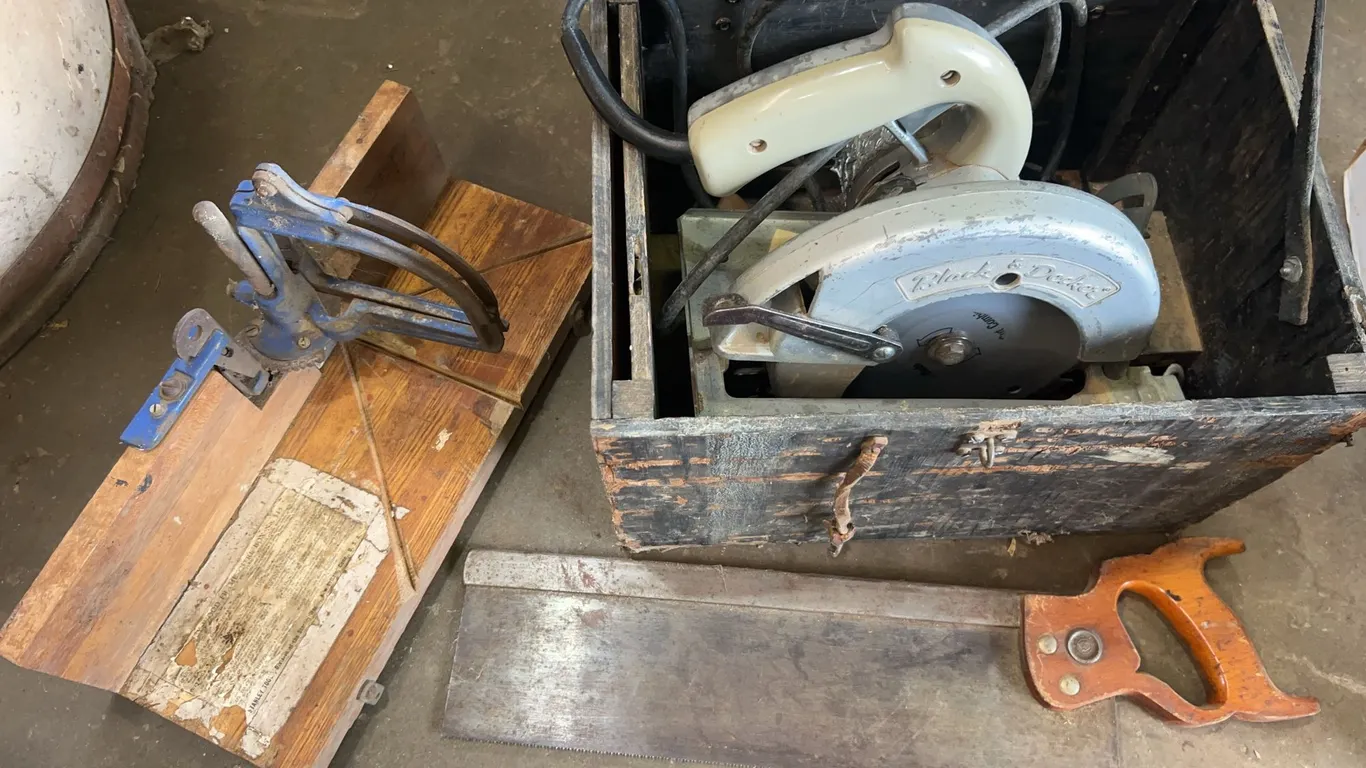 Black & Decker Utility Saw In Case � Model 36156, Hand Saw & Stanley Wood Frame Miter Box No. 115 ?