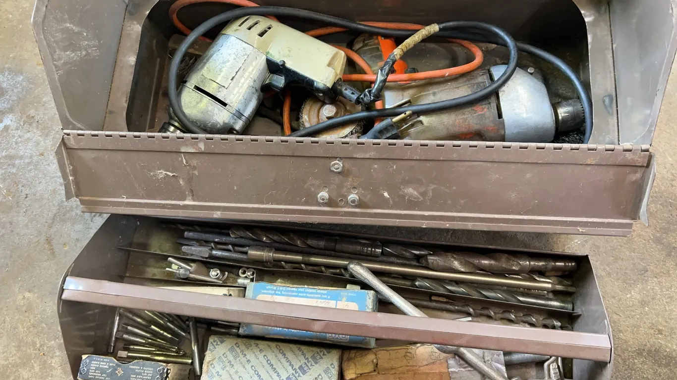 Metal toolbox & contents