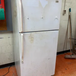 ￼ESTATE Refrigerator ￼