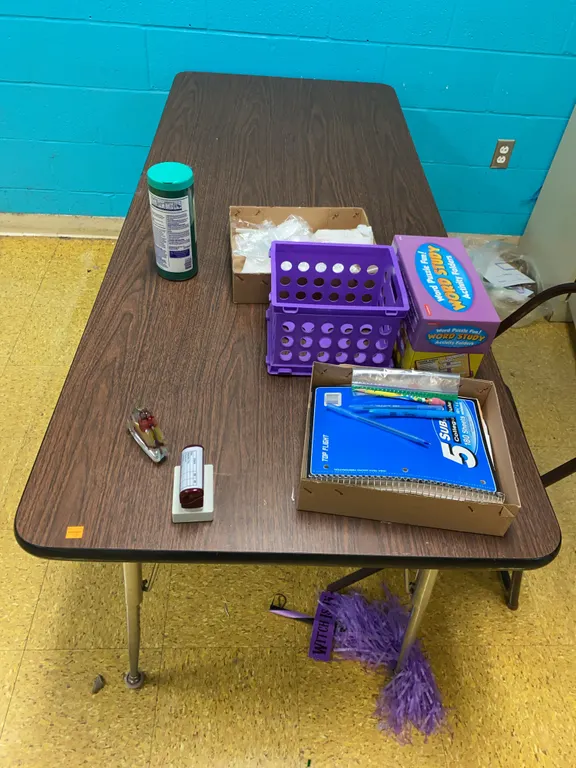 6’ Table with contents