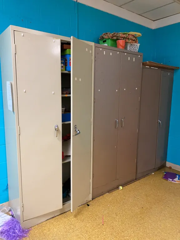 (3) Metal cabinets