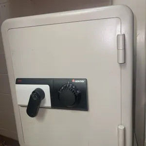 Sentry 2230 Safe (Broken and No Key)