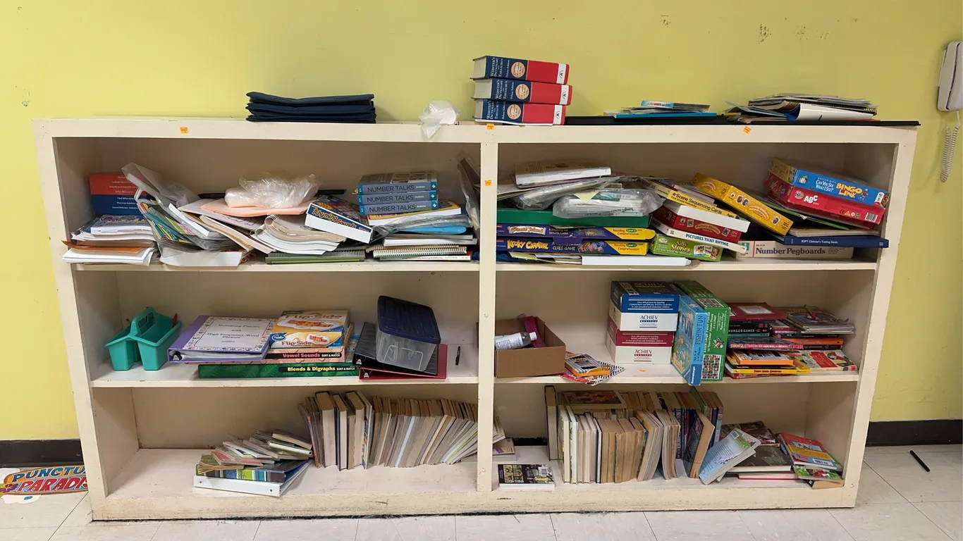 Bookshelf & Booke