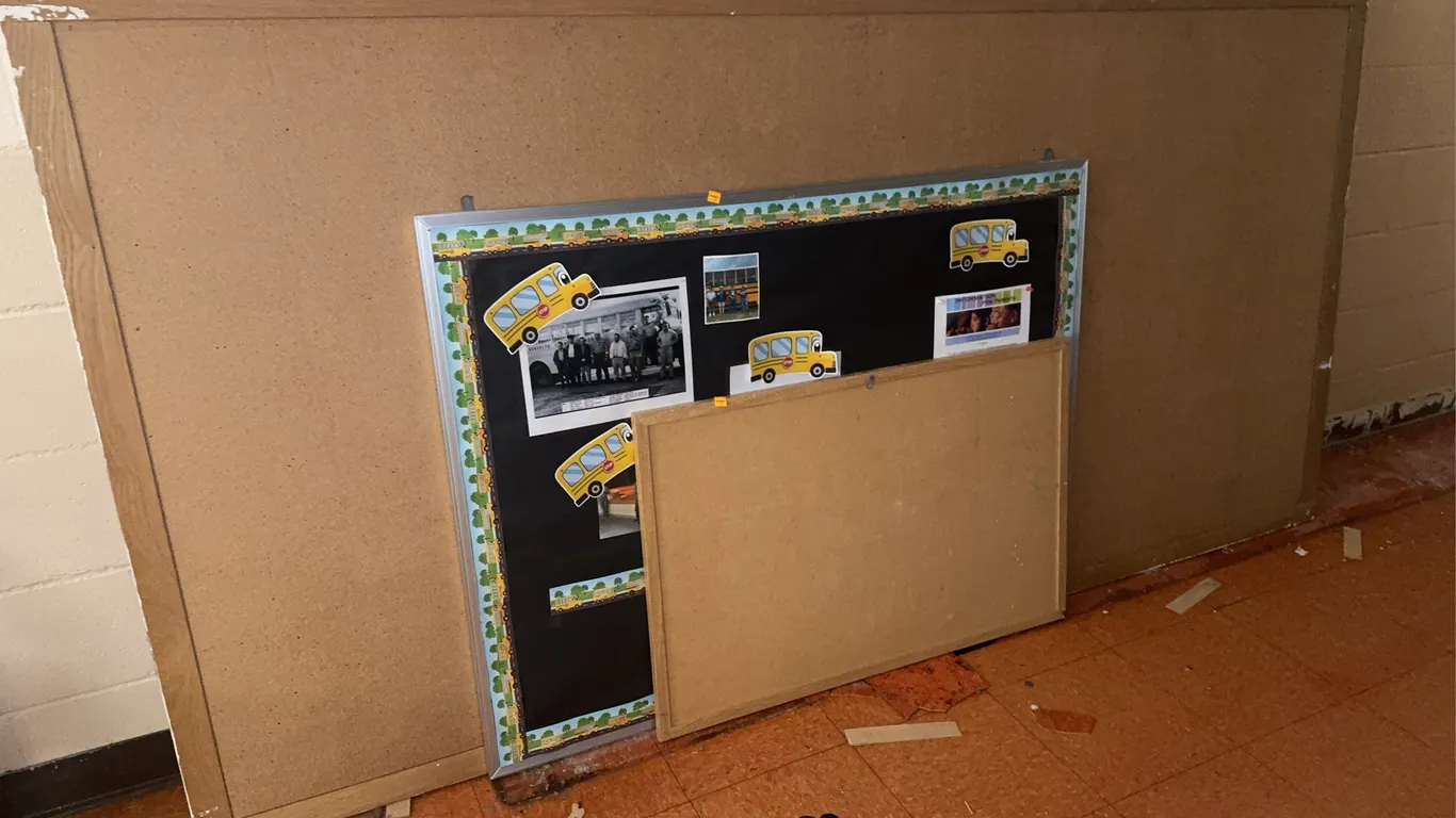 (4) Corkboards