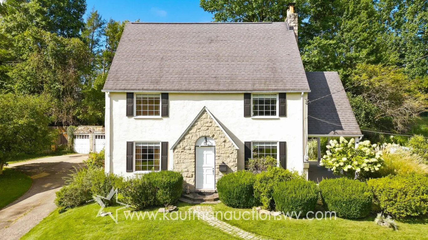Charming Stucco Home in Fairmont’s West End