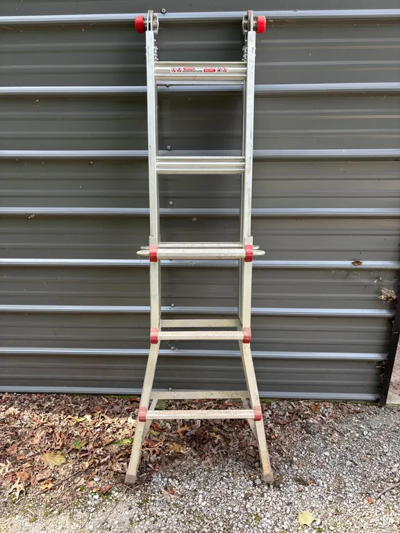 Titan 3' to 5' stepladder/7' to 11' extension ladder