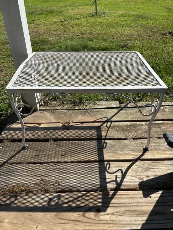 Metal stand 18.5"W x 24"L x 14"H