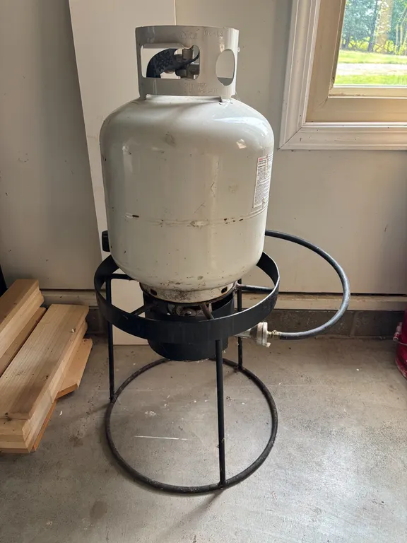 Propane tank and burner