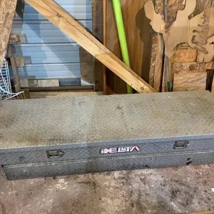Aluminum truck bed tool box