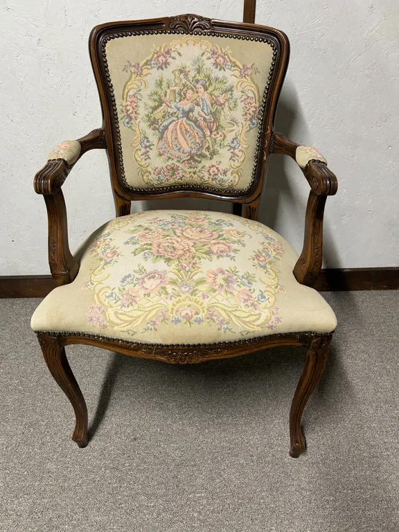 Upholstered Chair ( 24"W x 23"L x 35"H )
