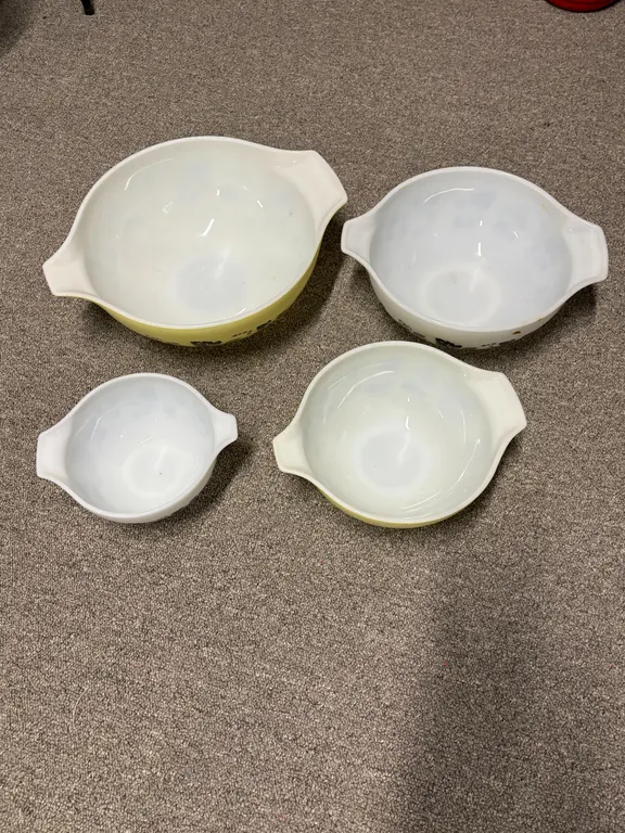 Pyrex Nesting Bowls