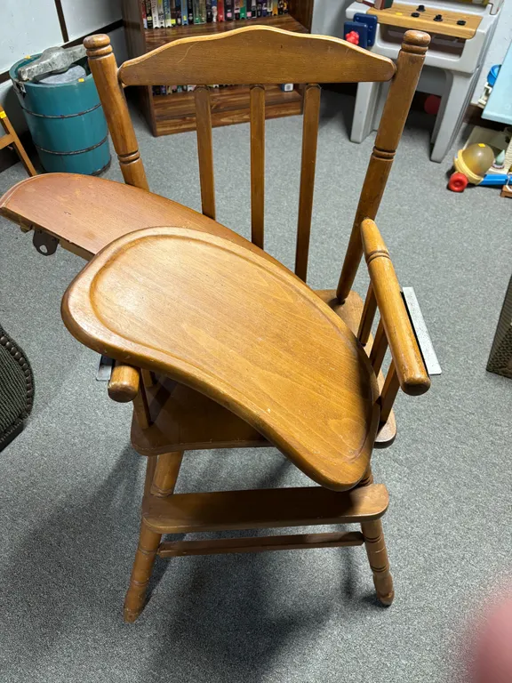High Chair (18"W x 20"L x 38"H)
