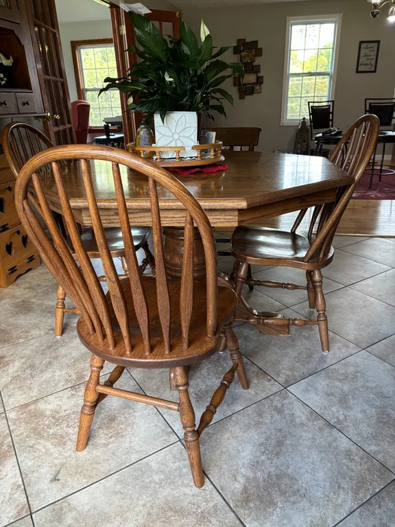 Oak Octagon Table (48"W x 48"L x 30.5"H) (2)- Extra Leaves & (4)- Chairs