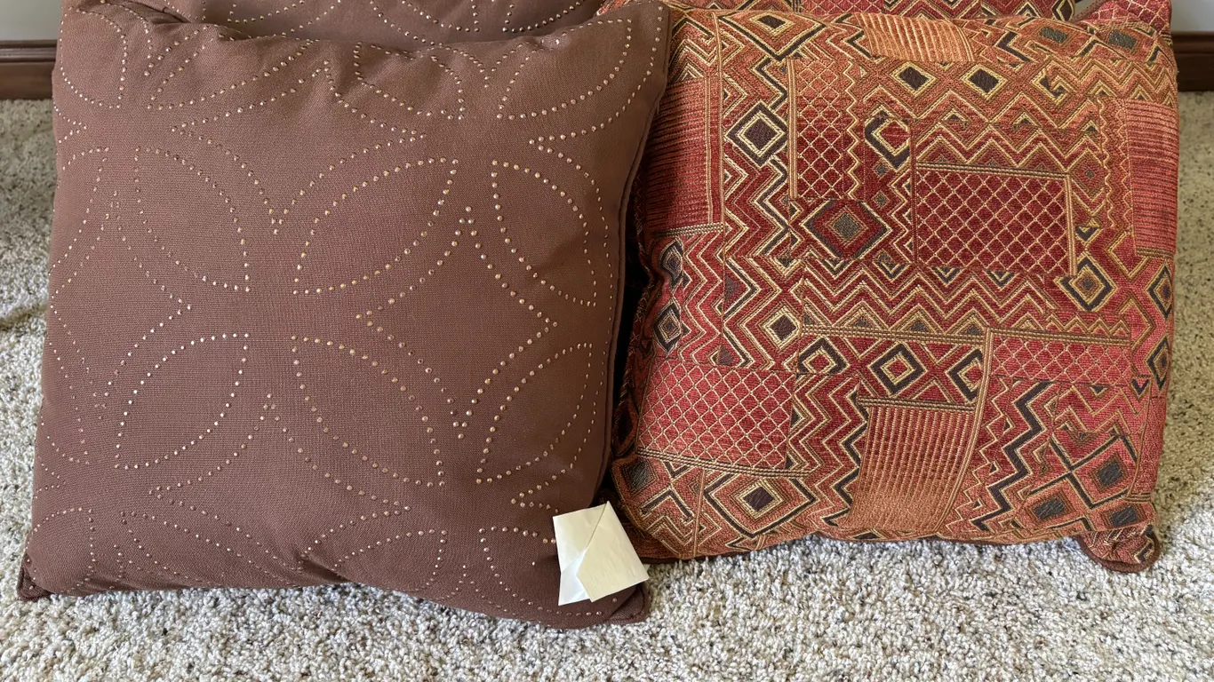 (4)- Pillows