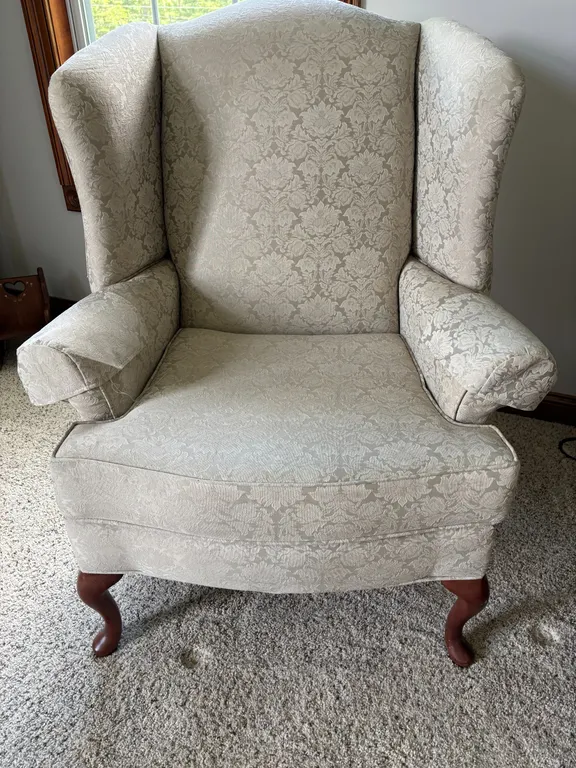 Queen Anne Style Upholstered Chair (32"W x 35"L x 43"H)