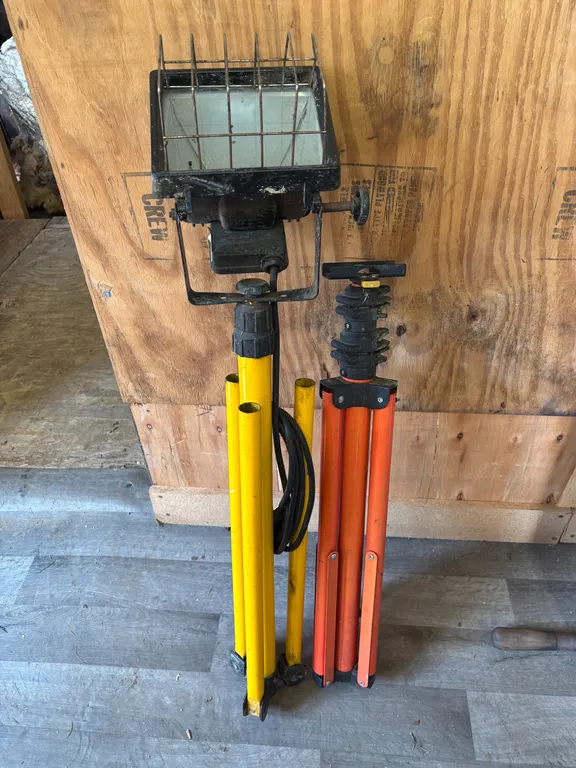 Trouble light and tripod