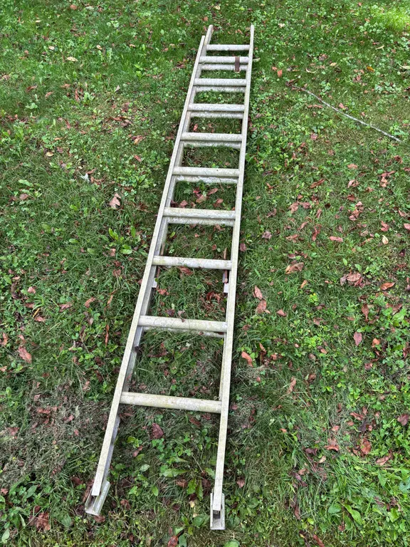 Approx 18'extension ladder
