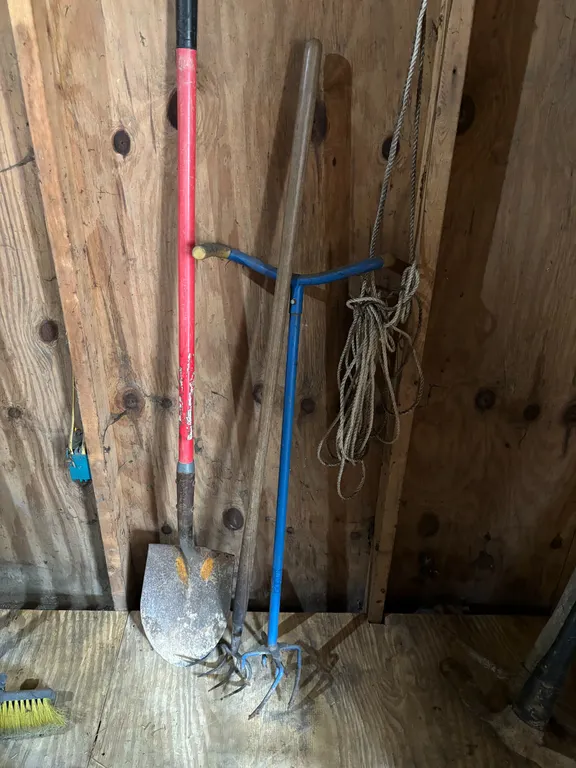 Shovel and gardening tools