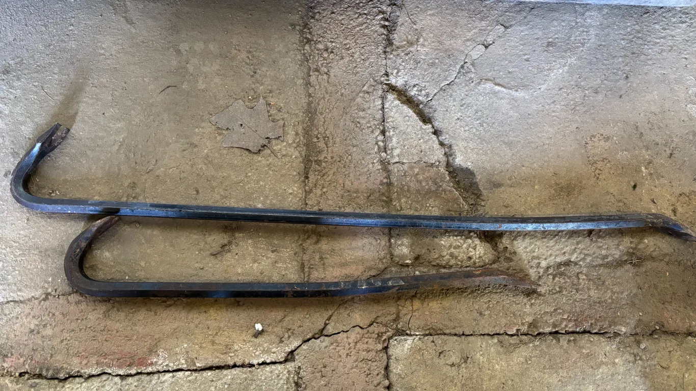 (2)- crowbars