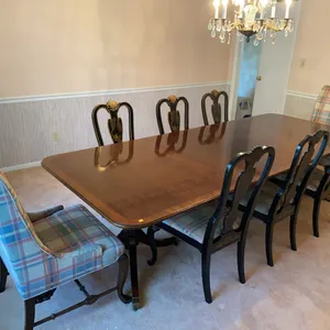 Drexel Heritage furnishings Dining Table with 8 matching Chairs￼