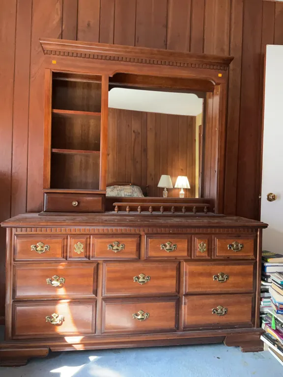Bassett Furniture 9 Drawer Dresser with Mirrors