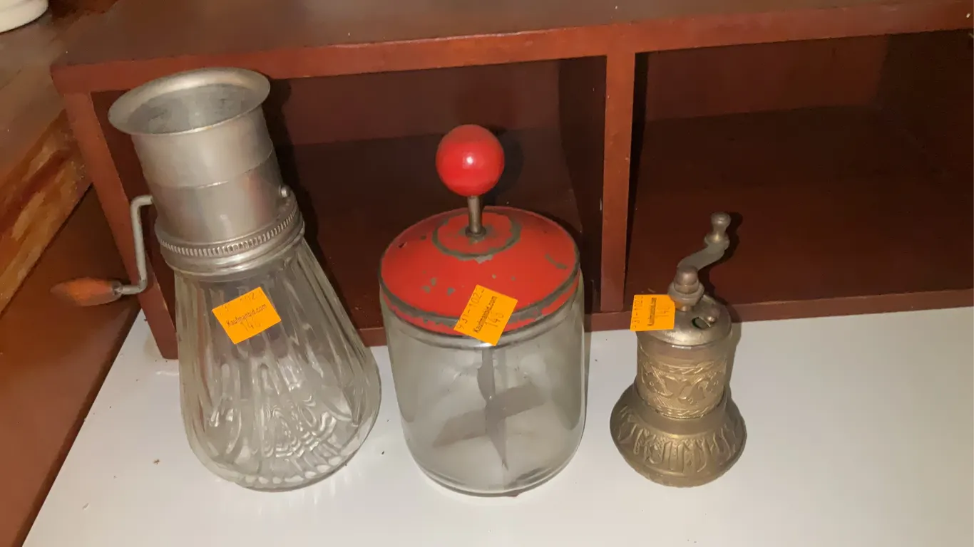 Pepper Mill, (2) Glass Nut Choppers