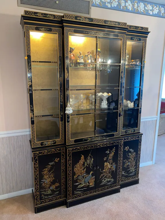 Drexel Heritage Asian Chinoiserie Black Lacquered & Gold Gilt China Cabinet