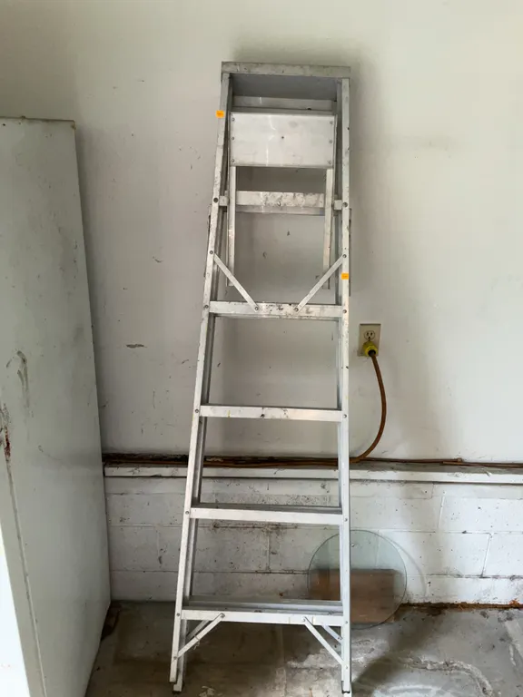 6’ Aluminum Folding Steppladders