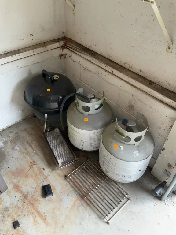 Weber Table Top Grill, Propane Tanks