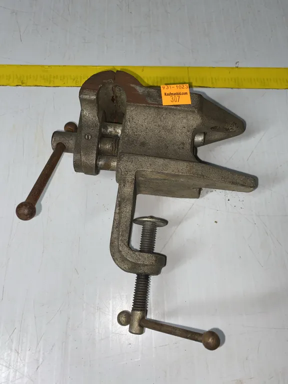 Small bench vice