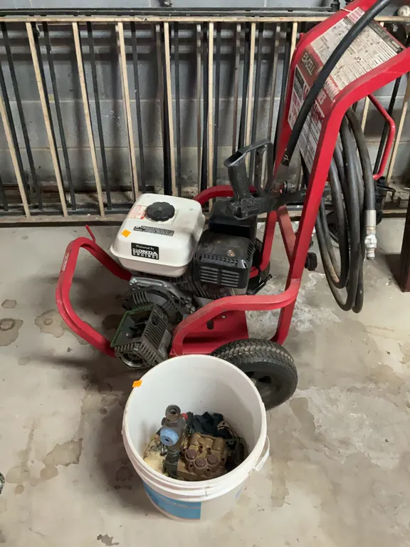 Excellent Pressure Washer 6600 ( Not Put Together )