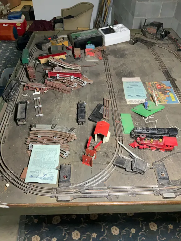 Lionel Train Set, Accessories, Train Table