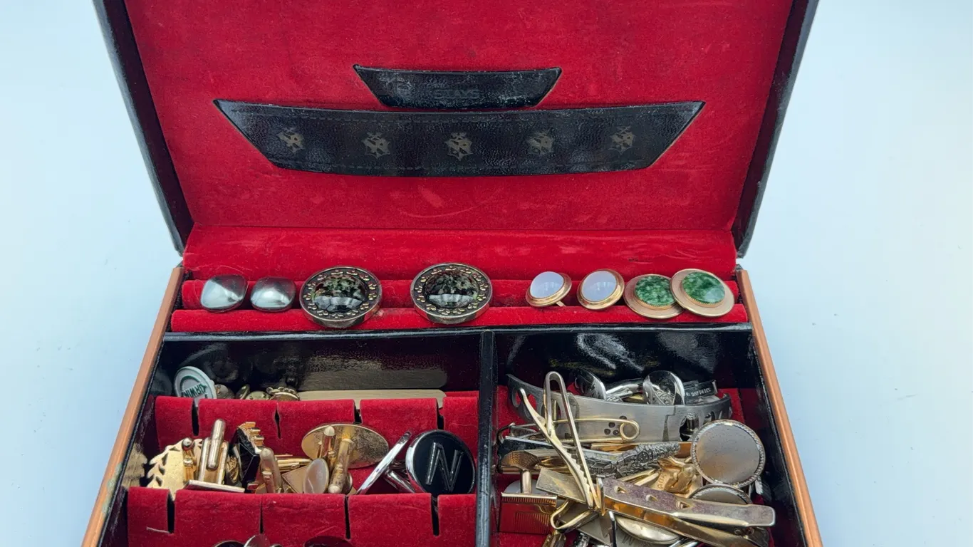 Large Array of Cufflinks, Tie Clips, Ect