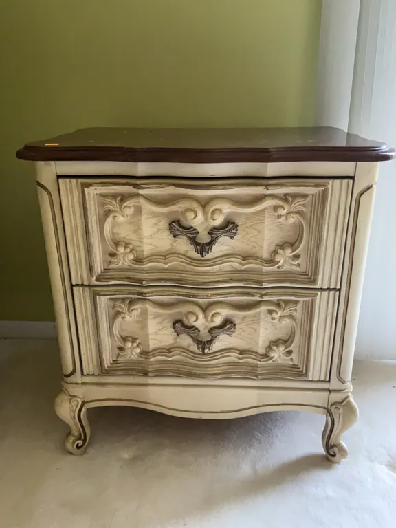 Bassett Furniture Ornate French 2 Drawer Night Stand